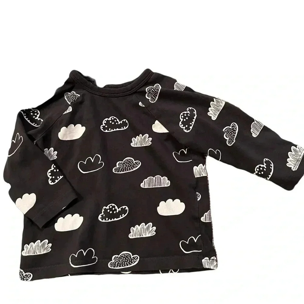 H&M long sleeve top with clouds. Size 4-6 month